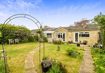 4 bedroom bungalow for sale - Wychwood View, Minster Lovell, Witney, Oxfordshire, OX29 - Property View 1